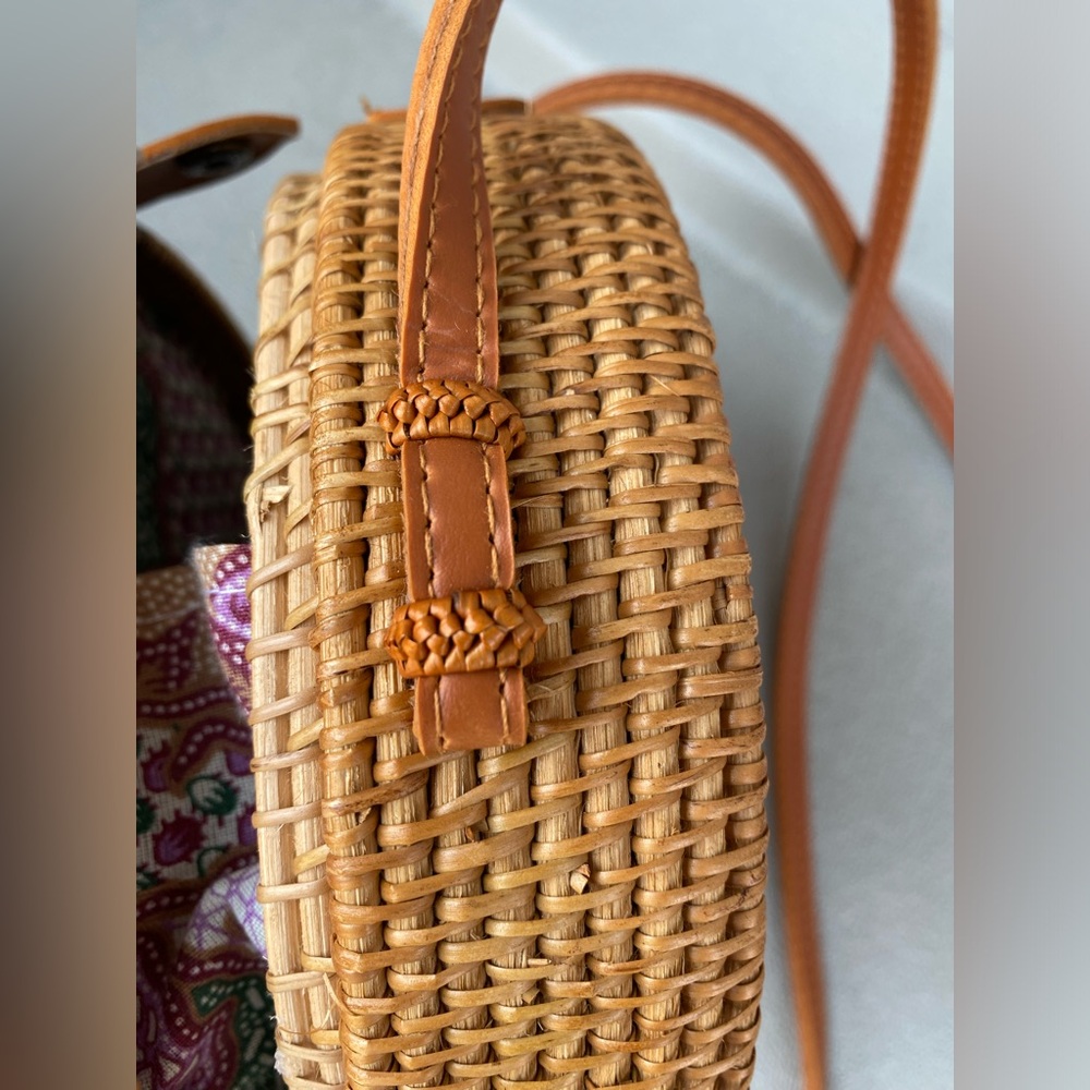 Handwoven Round Rattan Sling/Shoulder Bag - Picture 8 of 11